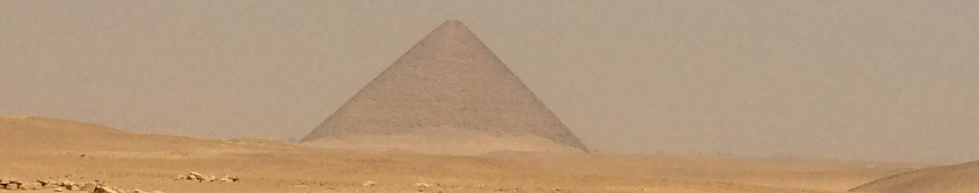 Rode piramide van Dahshur in Caïro